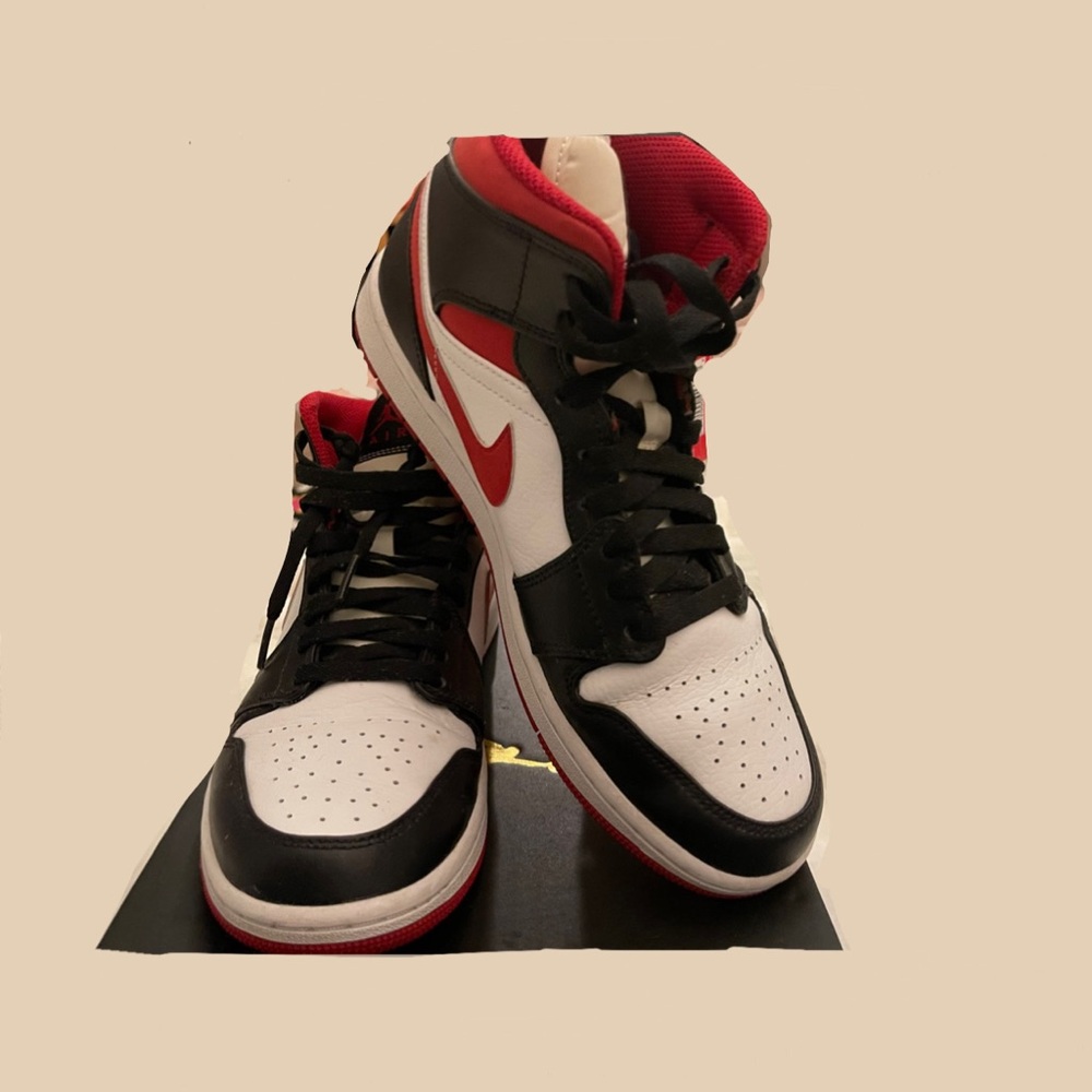 Air Jordans “Black Gym Red”!